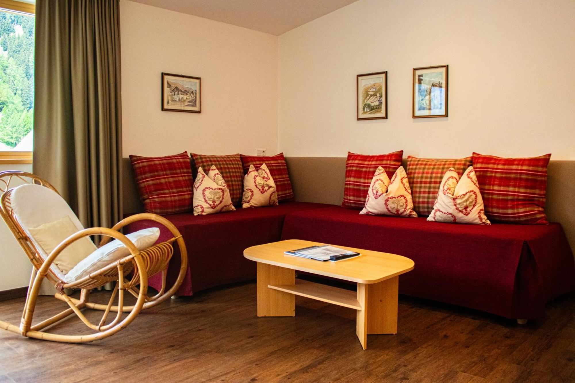 Garni Apparthotel St Valentin San Valentino alla Muta Exterior photo